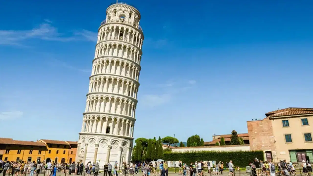 Pisa Kulesi eğilmesine rağmen neden yıkılmıyor?