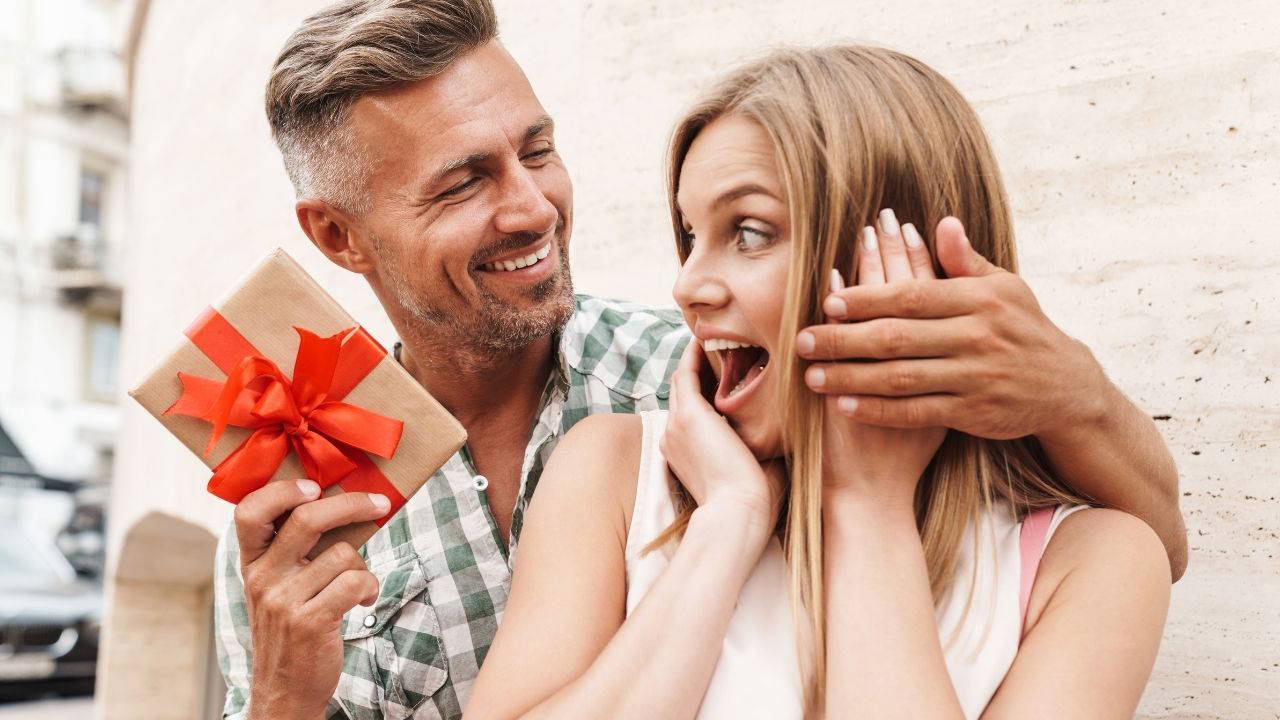 İlişkide en fazla sürpriz bekleyen 5 burç: Bu burçlar romantik jestleri hayatın bir parçası olarak görüyor...