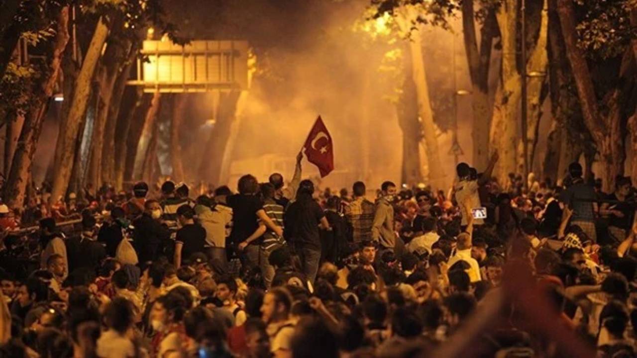 İHD: 'Gezi bir suç değil, tarihsel hafızadır'
