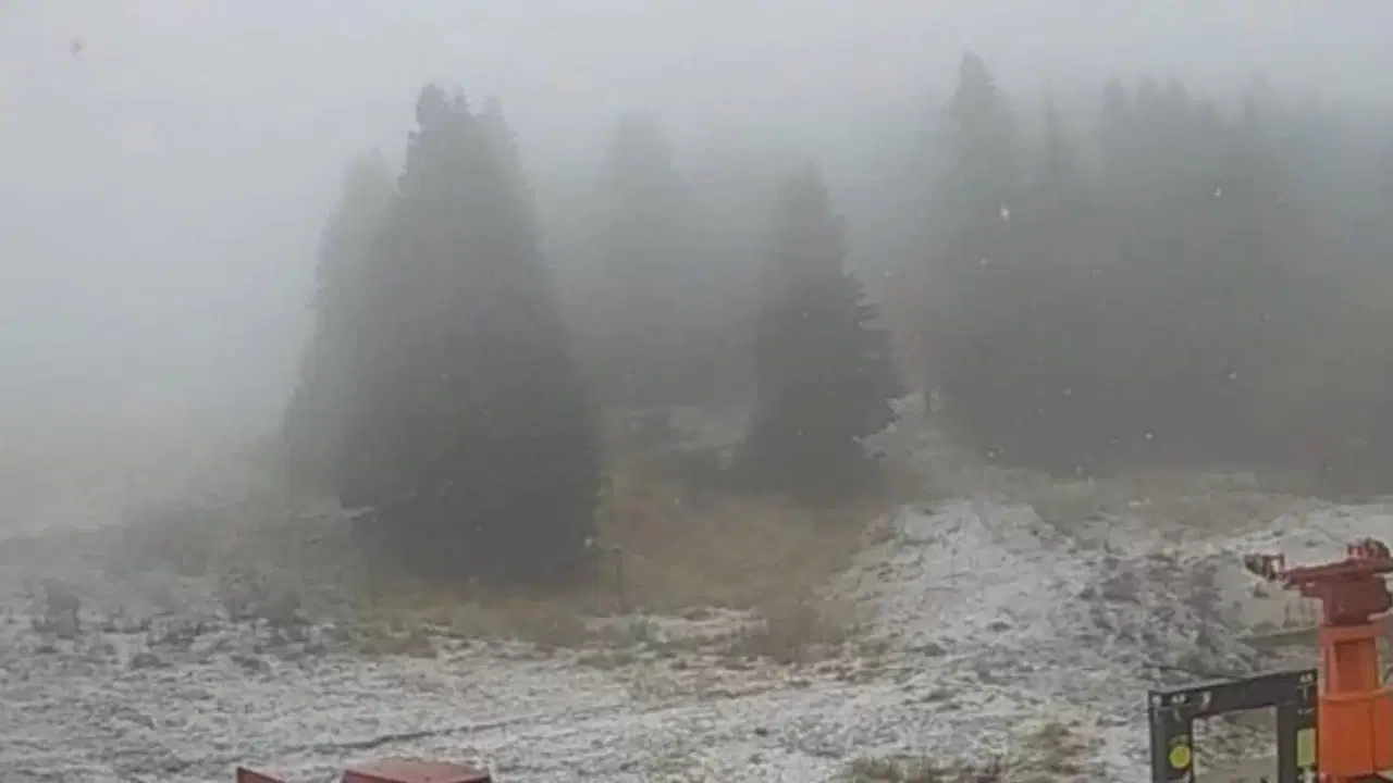 Bursa Uludağ'a kar yağdı