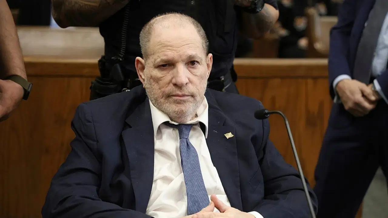 Cinsel saldırıdan yeniden yargılanan Harvey Weinstein'e 15 yıl hapis cezası verildi