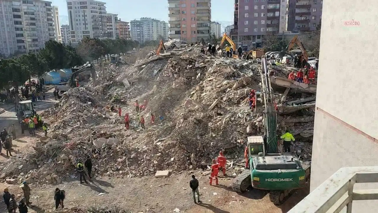 152 kişiye mezar olmuştu... Palmiye Sitesi'nde kamu görevlileri hakkında hâlâ soruşturma başlatılmadı!
