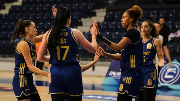 Namağlup Fenerbahçe Opet, Emlak Konut'u devirdi!