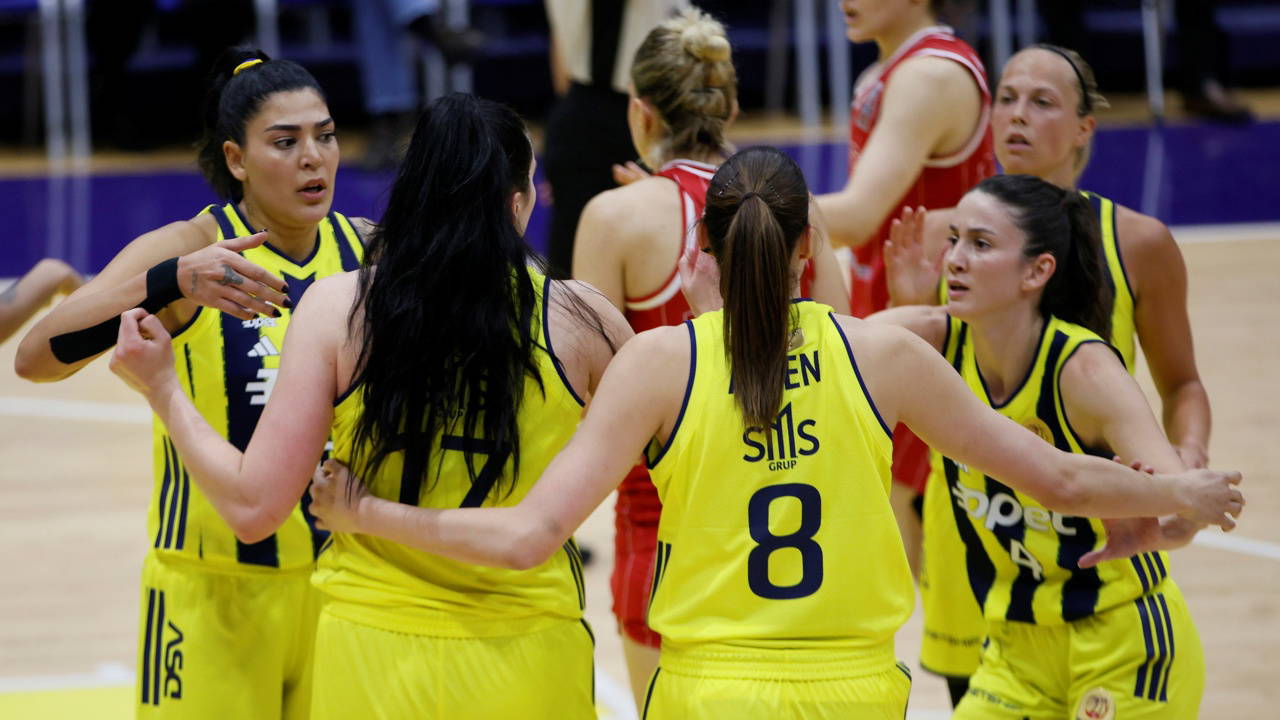 Fenerbahçe Opet lige 5'te 5 ile başladı!