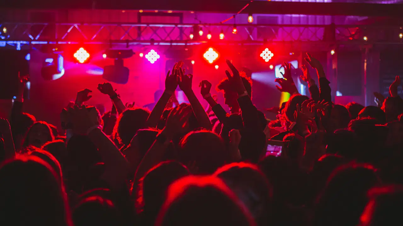 Garsonlar artık sadece sipariş almıyor... İstanbul gece hayatında yeni dönem: 'Çöpler kontrol ediliyor, kameralar inceleniyor'