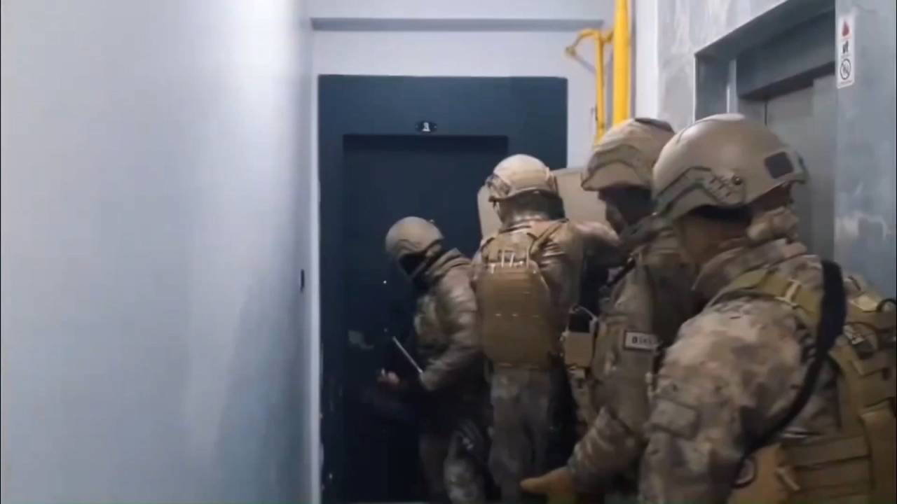 Şanlıurfa’da 'özel harekat polisi' gibi davranan 3 şüpheliye tutuklama!