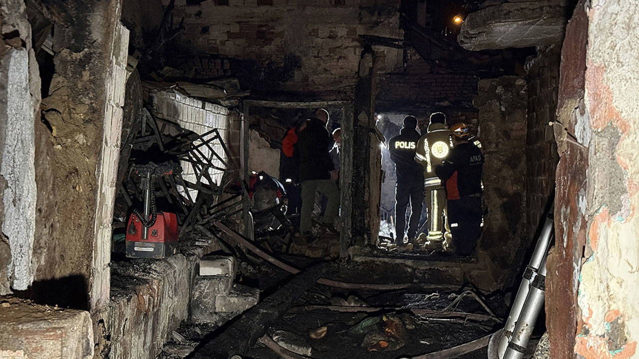 Bursa’da 2 katlı evde yangın: 1 kişinin cansız bedeni bulundu